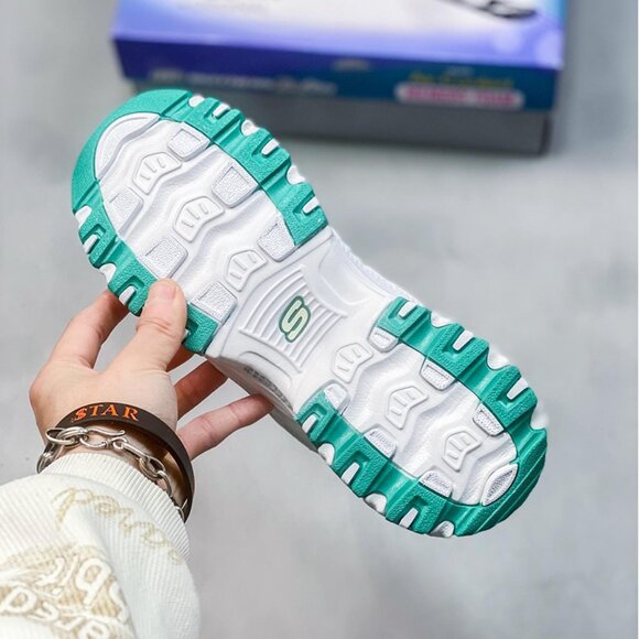 Athletic_Shoes